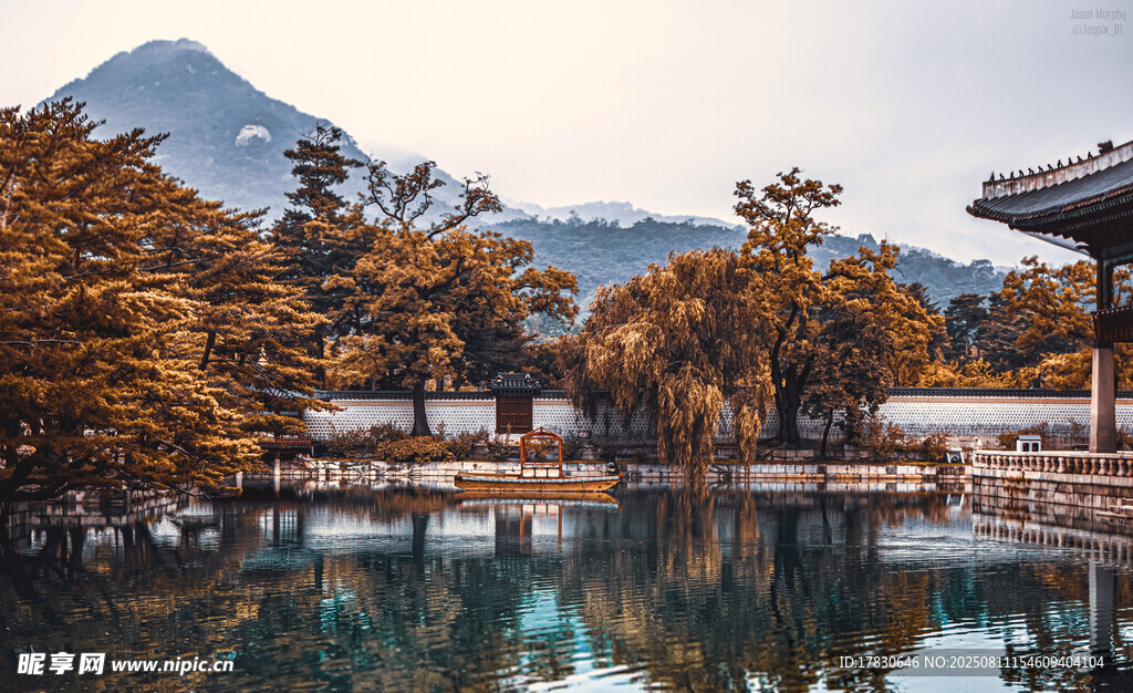 秋日湖畔古景