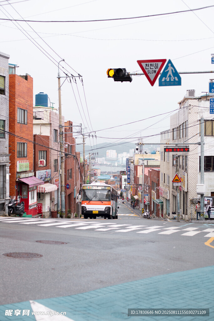 日本街头路口景象