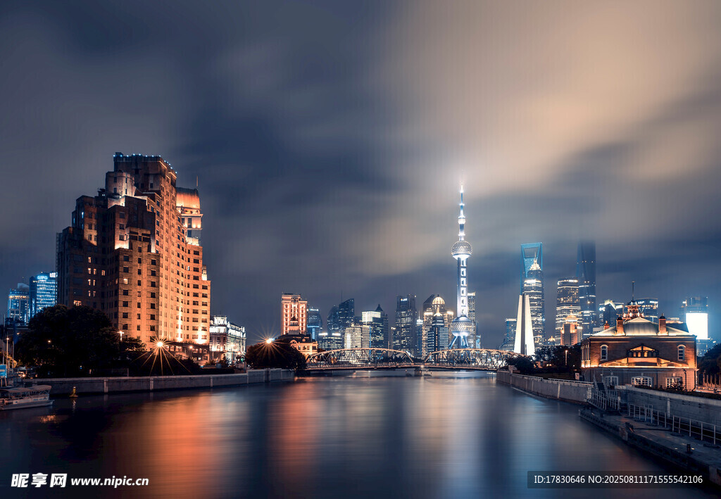 上海夜景河畔璀璨风光