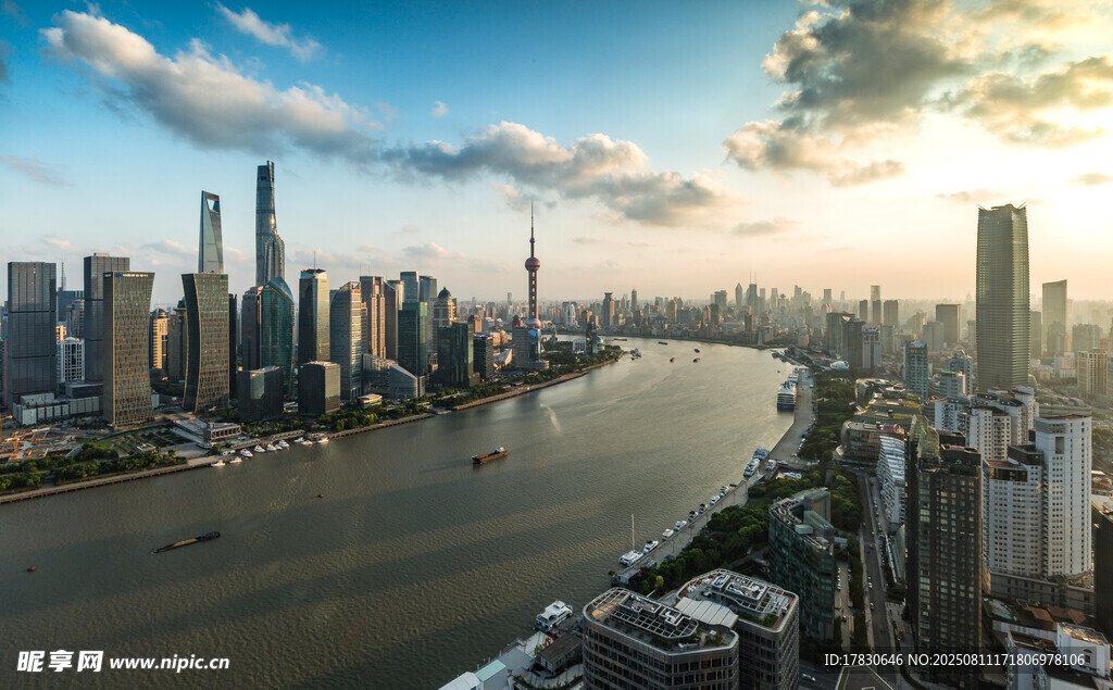 上海外滩壮丽城市天际线