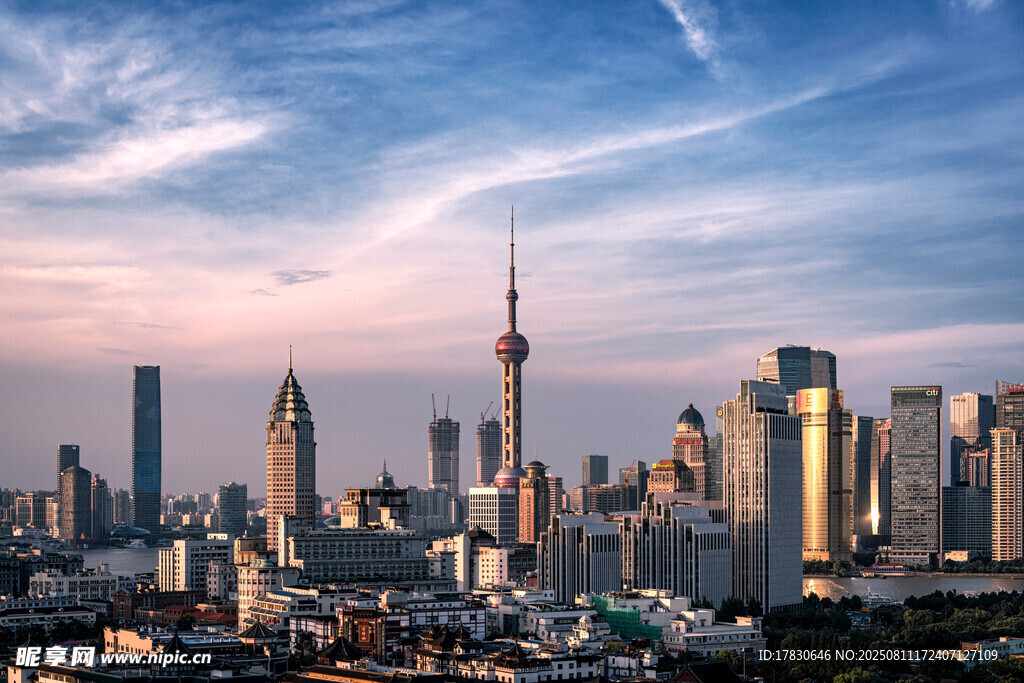 上海城市天际线黄昏美景