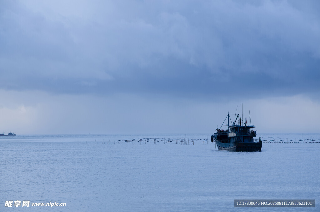 汕头南澳岛雨后海上风