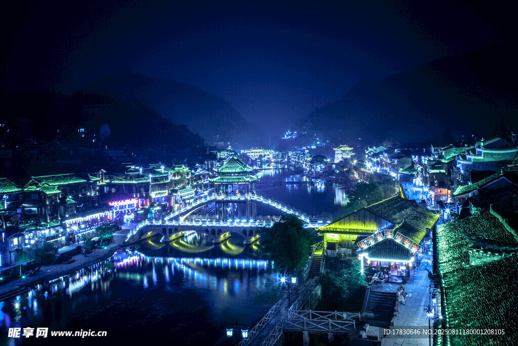 山城璀璨夜景俯瞰图