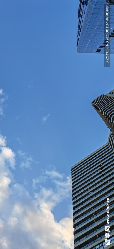 仰视城市高楼建筑景观
