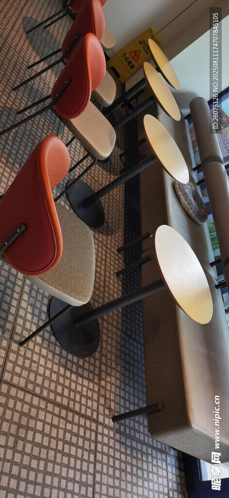店内现代装修桌椅场景