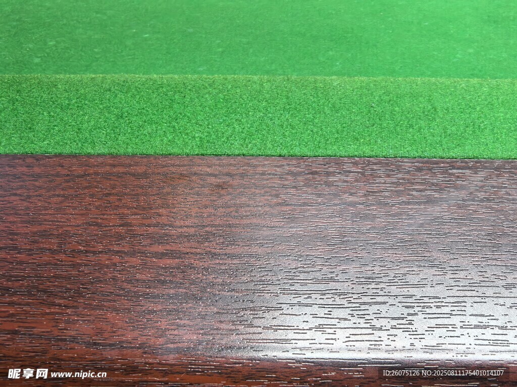 木质台面搭配绿色绒布
