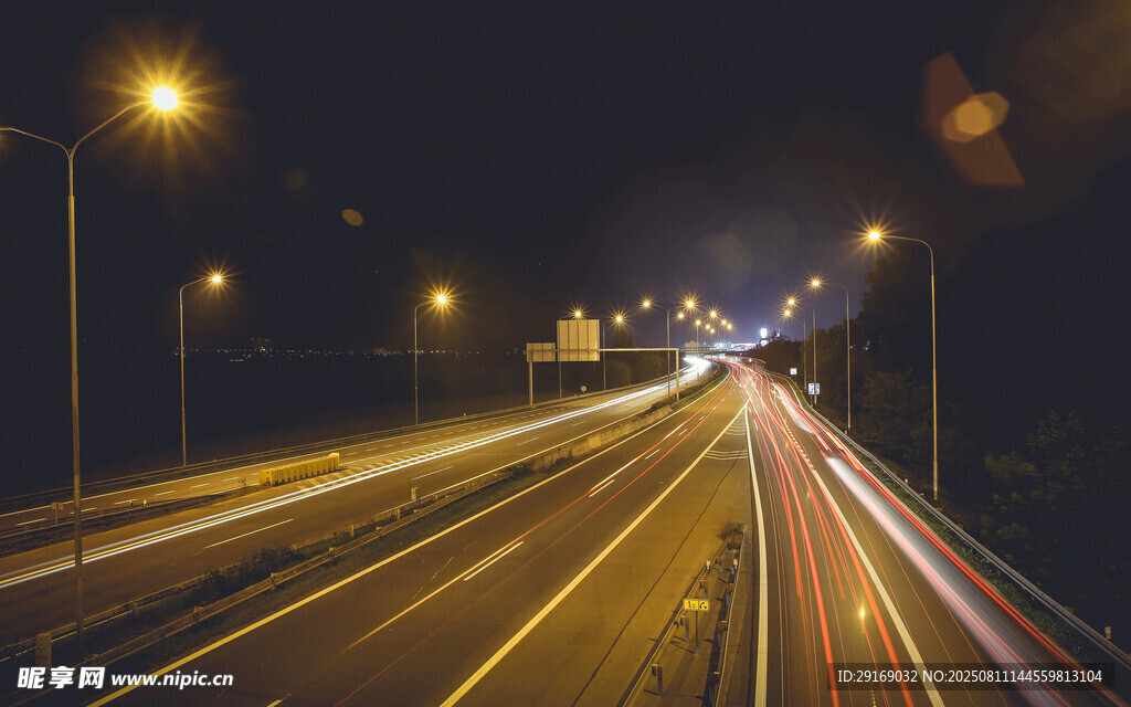 夜晚公路车流光影轨迹