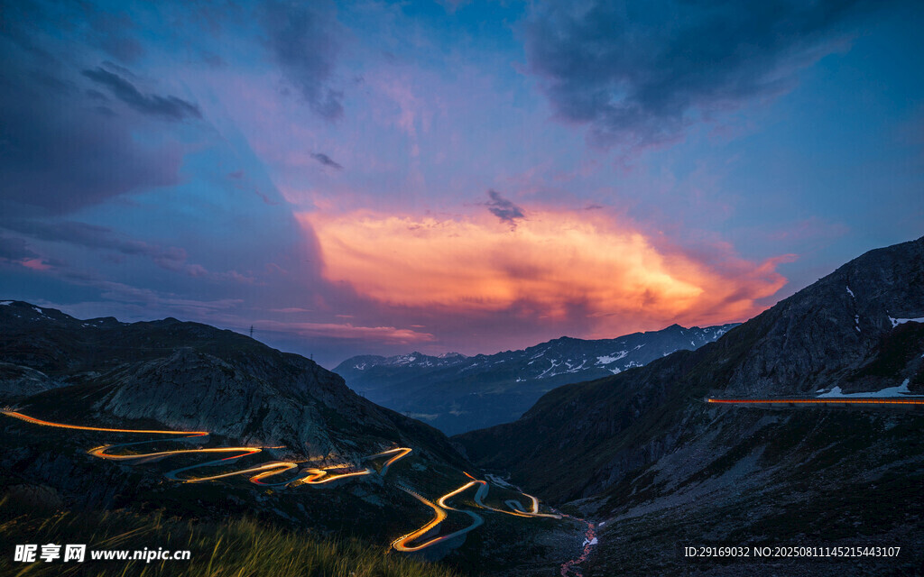 山间暮色公路美景