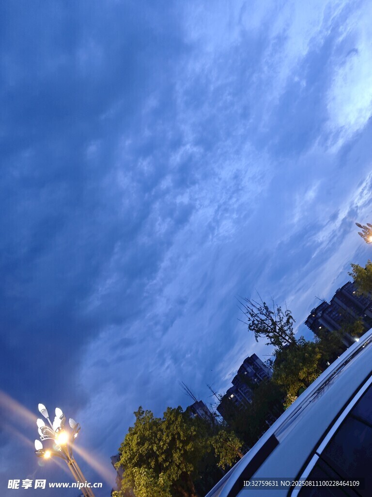 夜空下的城市景象
