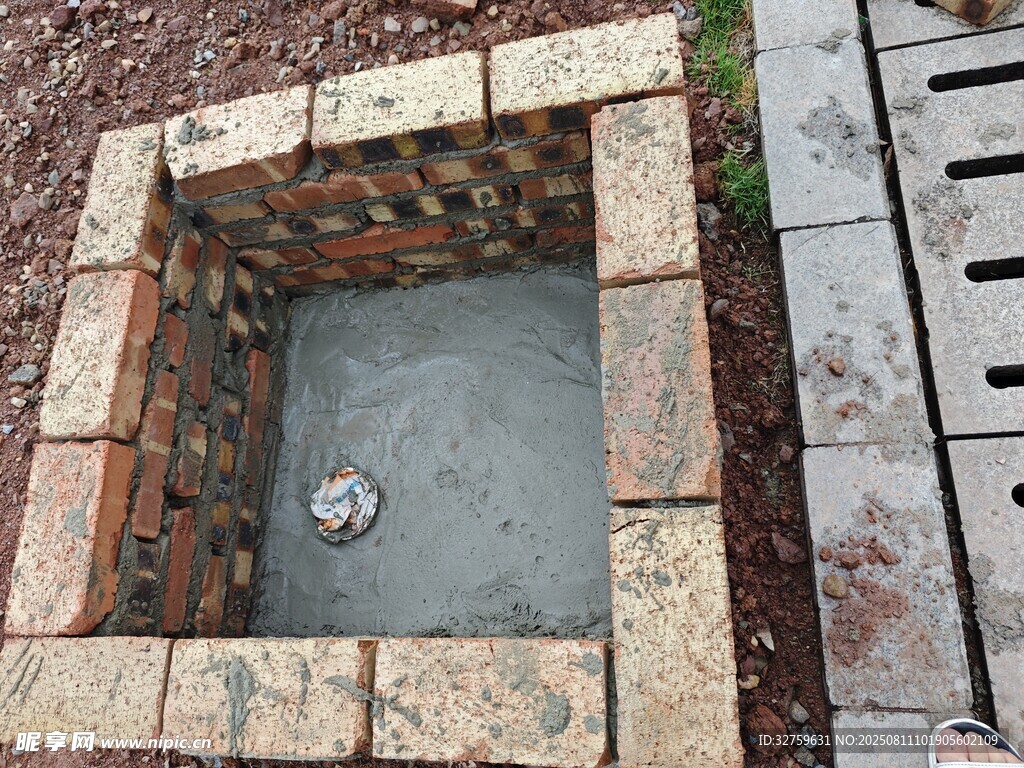 砖砌方形地坑排水口