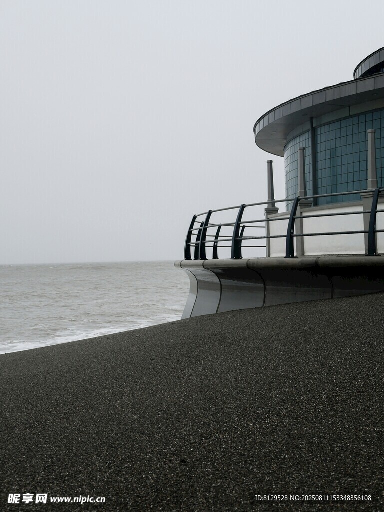 海边观景台静谧海景