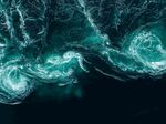 梦幻蓝绿海浪纹理画面