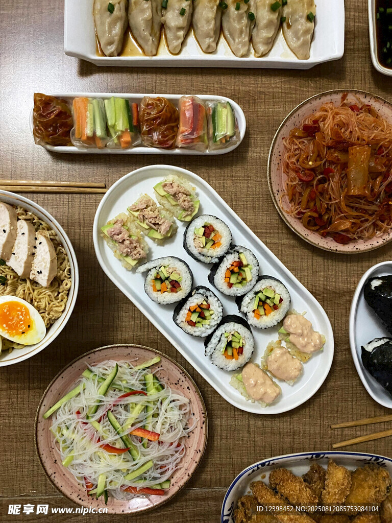 多样美味日式料理拼盘