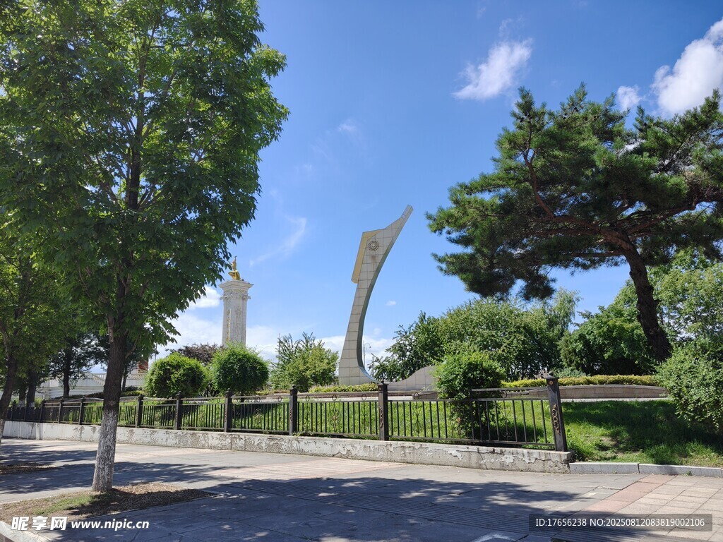 城市公园中的雕塑景观