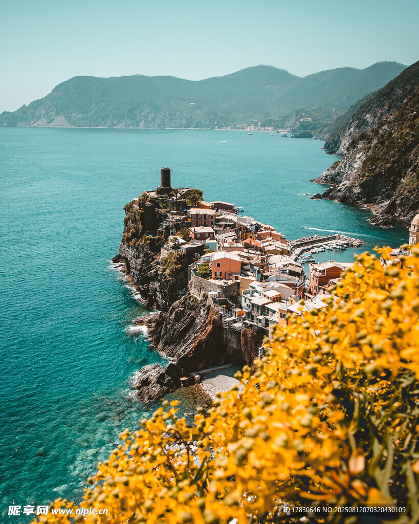 海岸繁花小镇美景