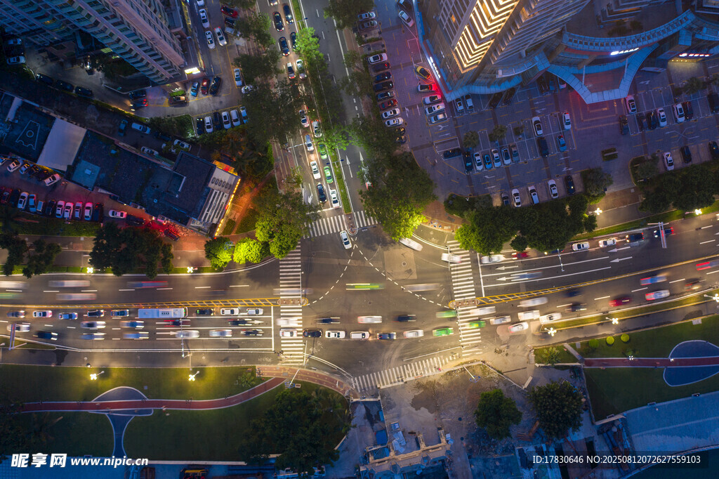 俯瞰广东珠海滨海路街头道路夜