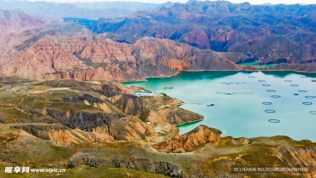 青海黄河大峡谷景区自然风光航