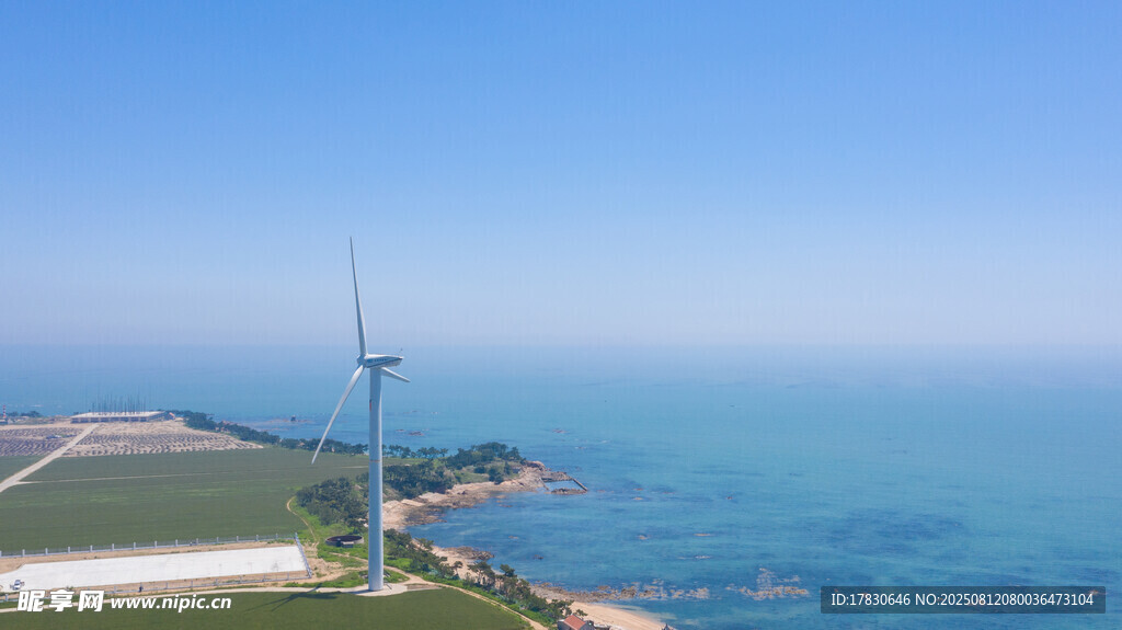 山东威海海边的风力发电机