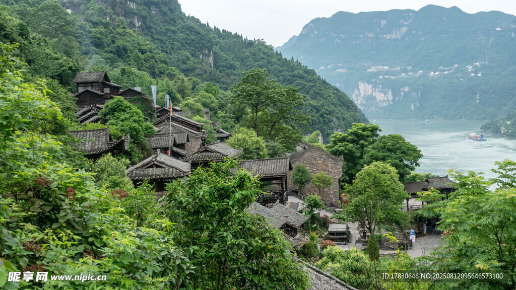 三峡人家景区里的巴王寨