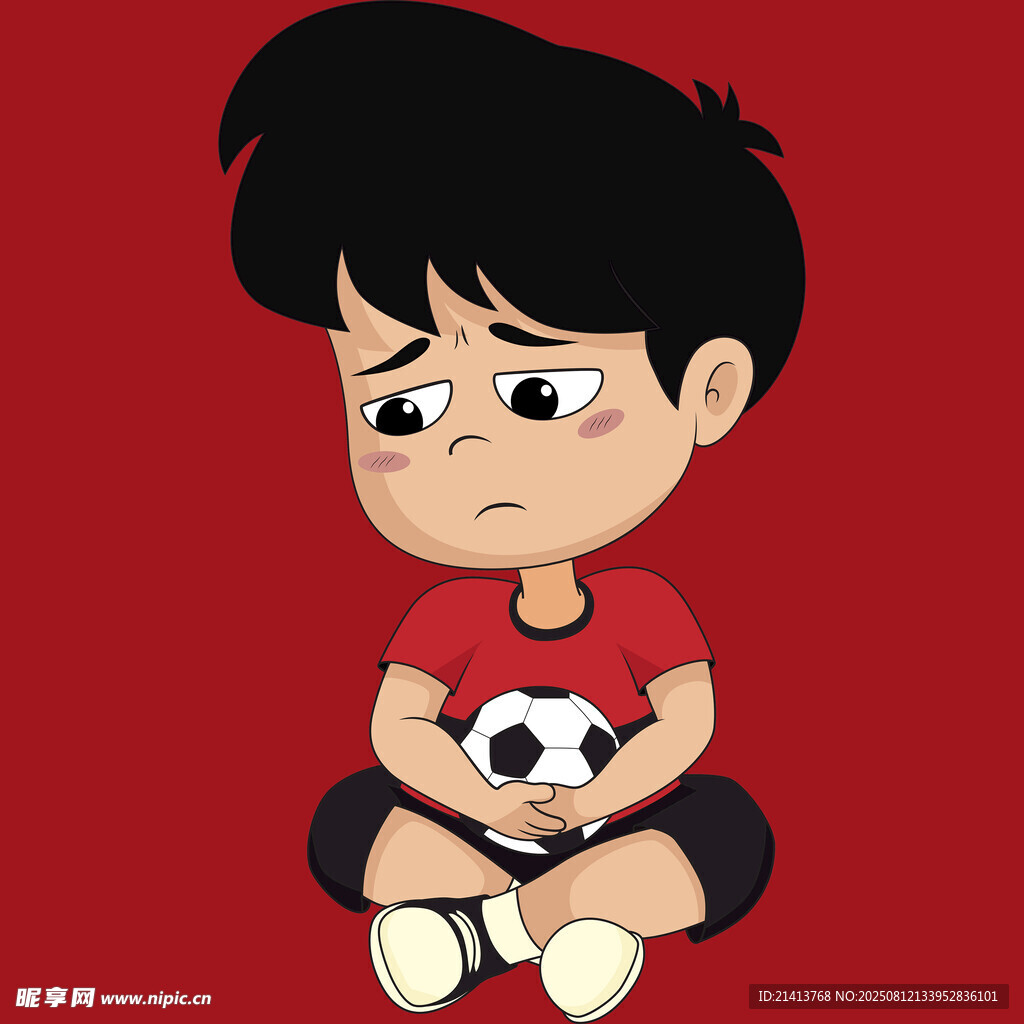 抱着足球的忧郁小男孩