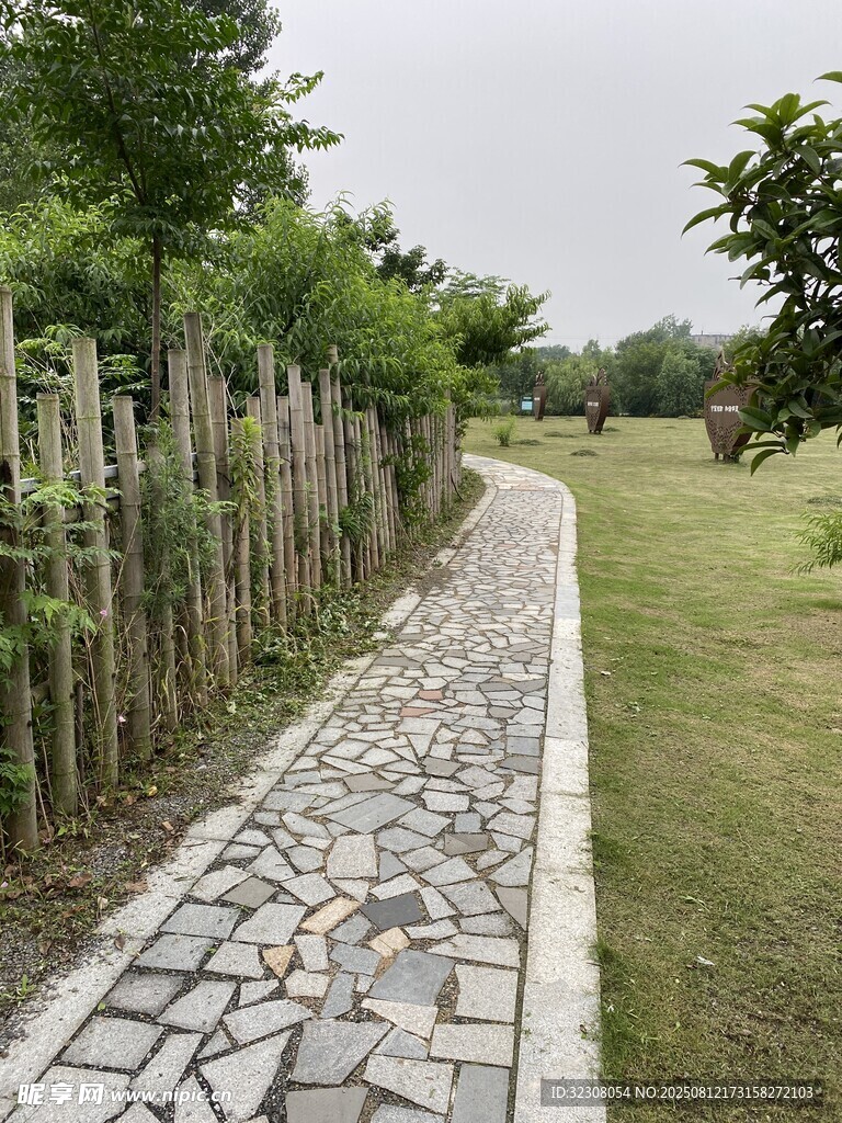 乡间碎石小径 