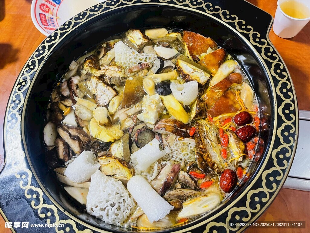 菌子火锅