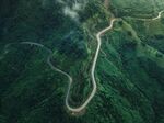 山间蜿蜒公路航拍美景