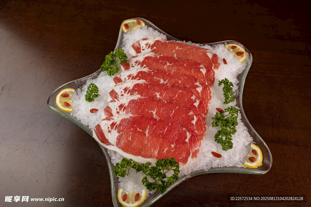 星形盘装鲜嫩生牛肉刺身
