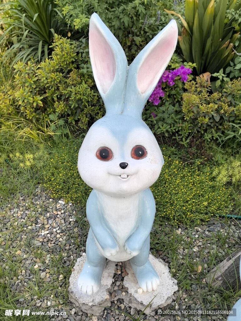 可爱兔子雕塑