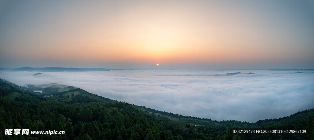 山间云海日出美景