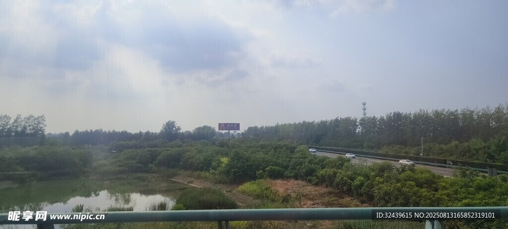 河畔风景远眺