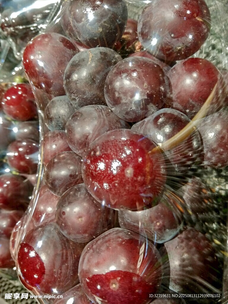 晶莹剔透的新鲜樱桃