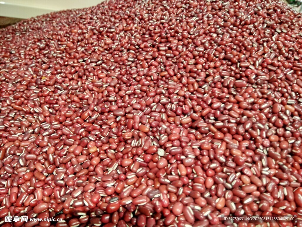 饱满红豆堆成诱人景象