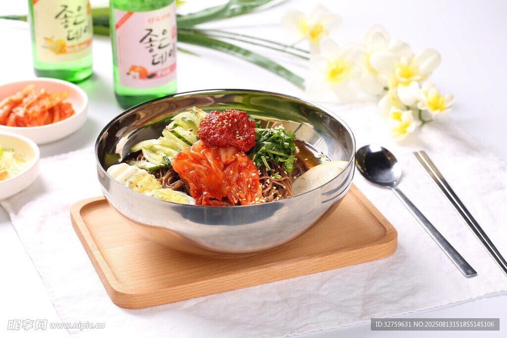 美味韩式拌饭朝鲜冷面