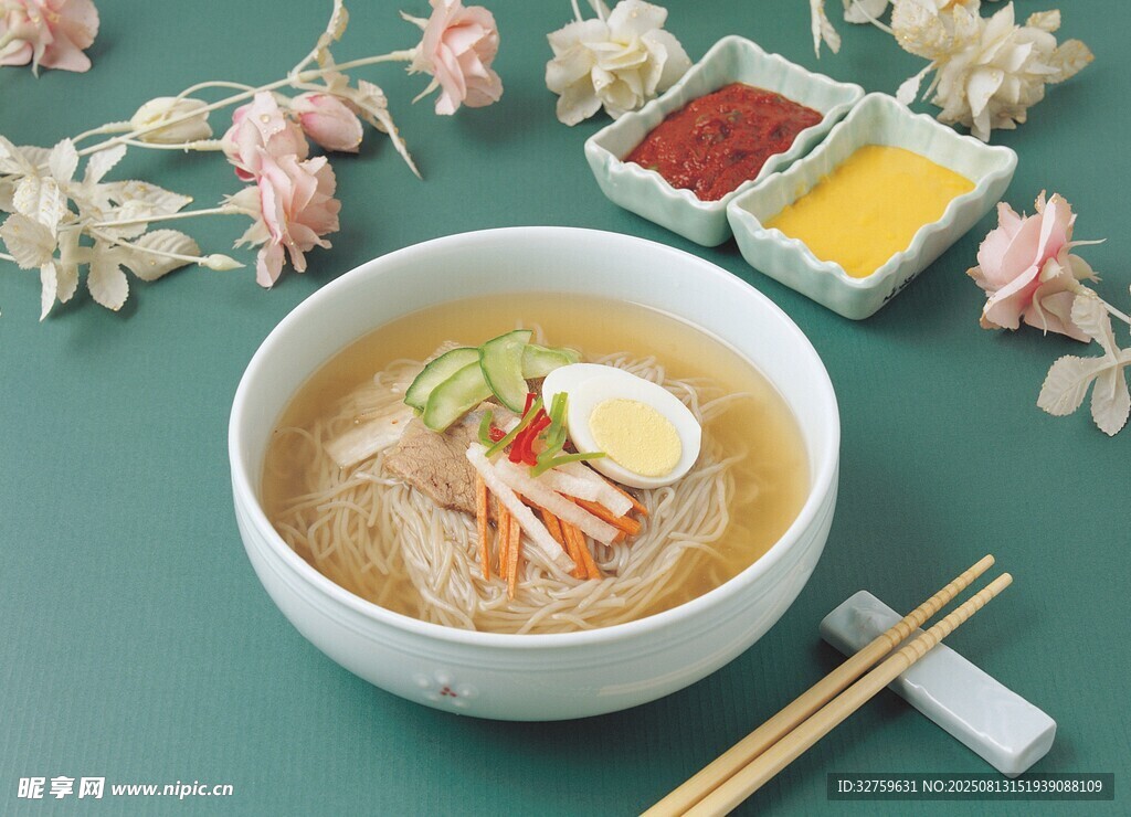 日式豚骨拉面美食特写朝鲜冷面