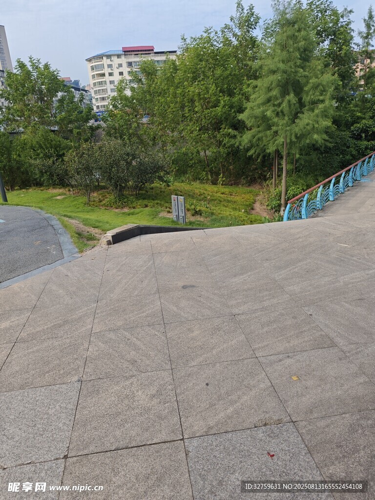 户外广场的砖石地面景观