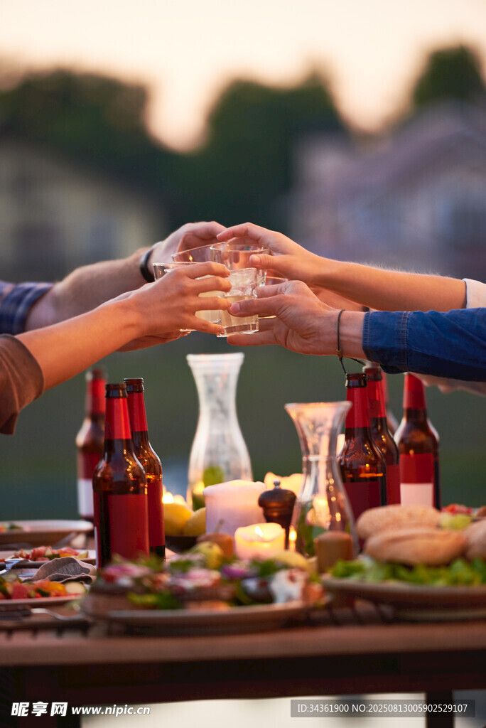 碰杯