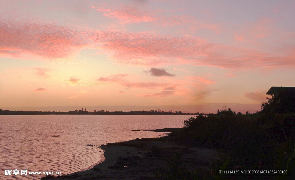 海滨日落美景