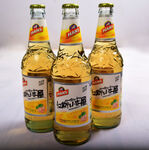 三瓶乐堡啤酒展示