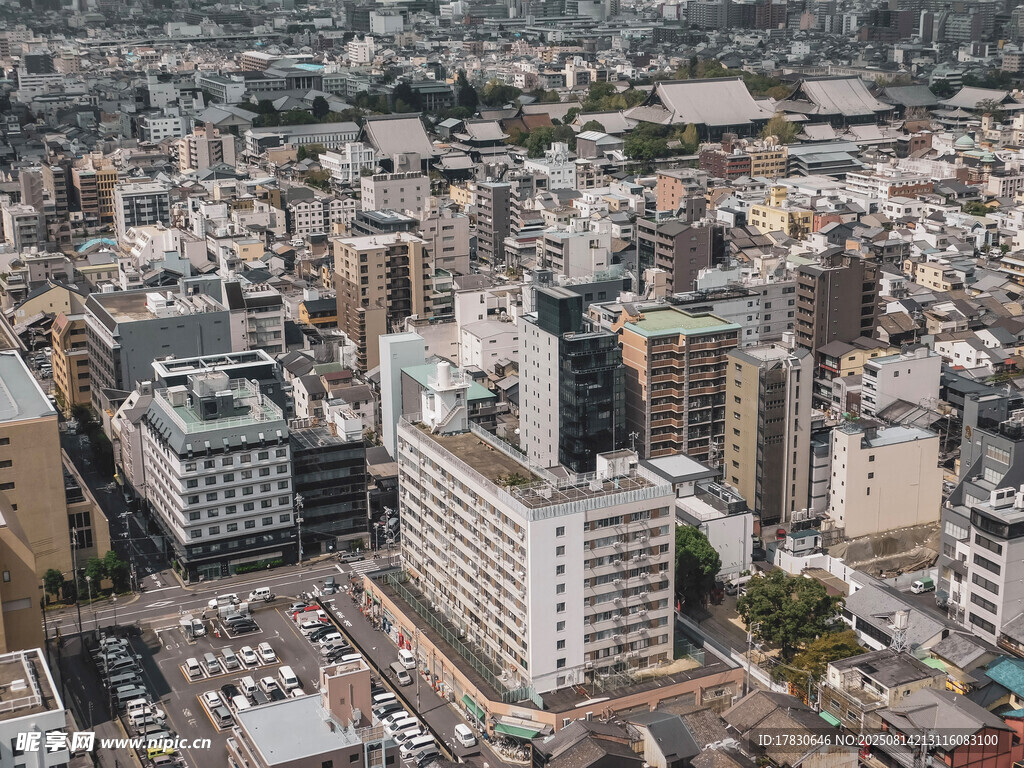 俯瞰繁华都市建筑群