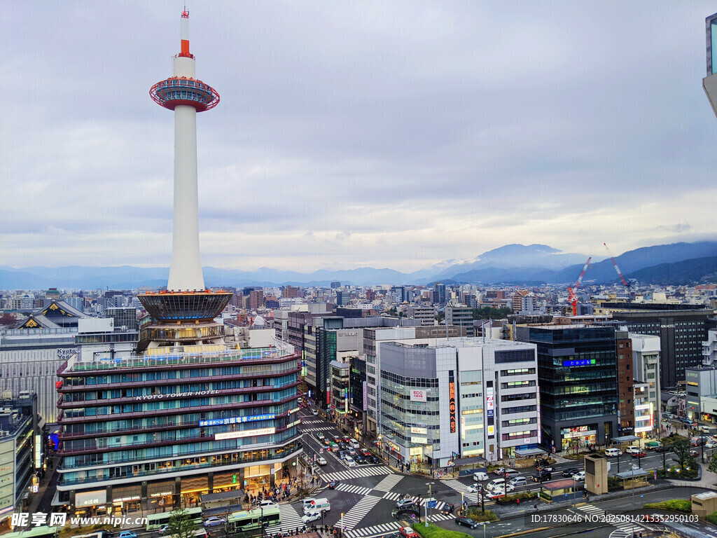 京都城市风光中的高塔