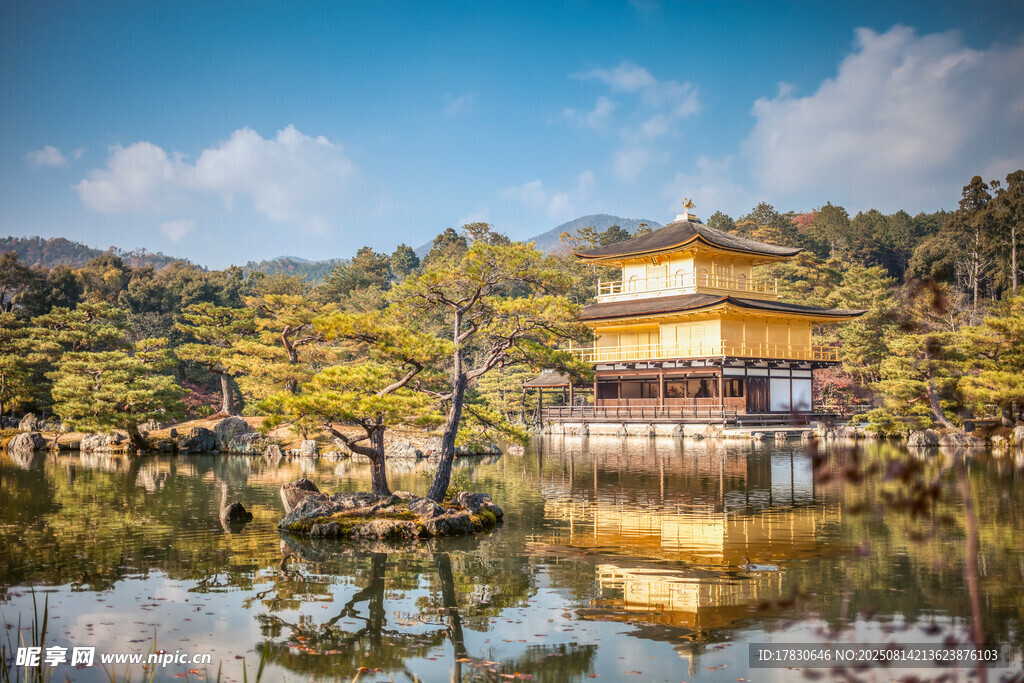 日本金阁寺湖景风光