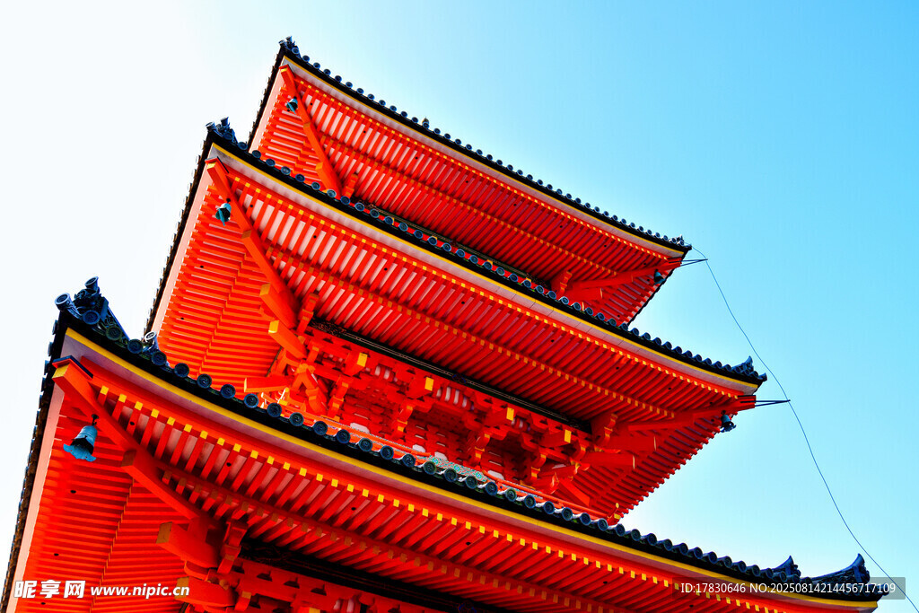 红色中式古建筑塔楼