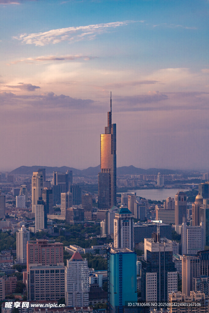 南京紫峰大厦晚霞景观