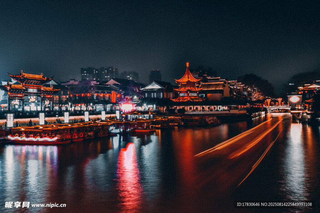 南京夫子庙秦淮河畔古建筑夜景