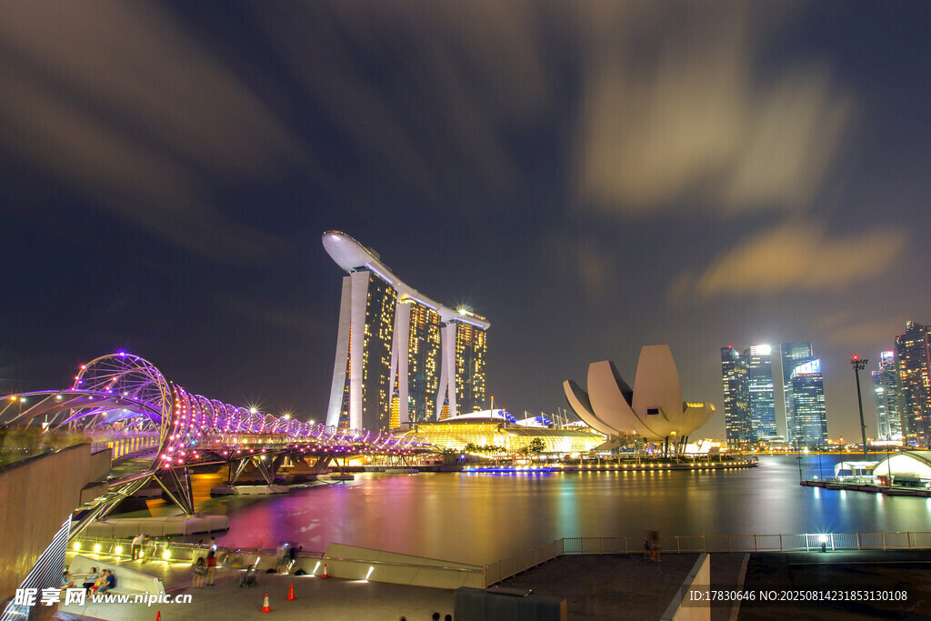 新加坡城市夜景璀璨风光
