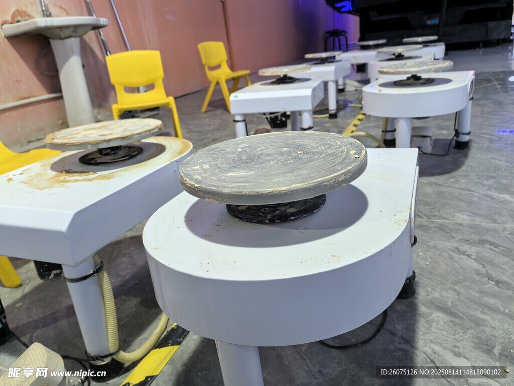 陶艺工作室的拉坯设备