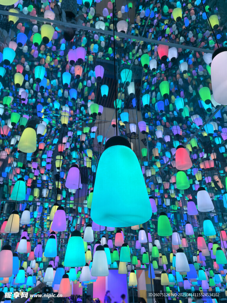 炫彩灯光梦幻场景展示