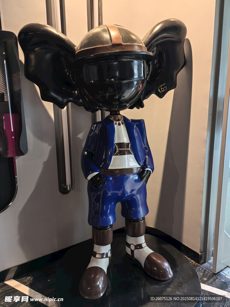 潮流玩偶雕塑
