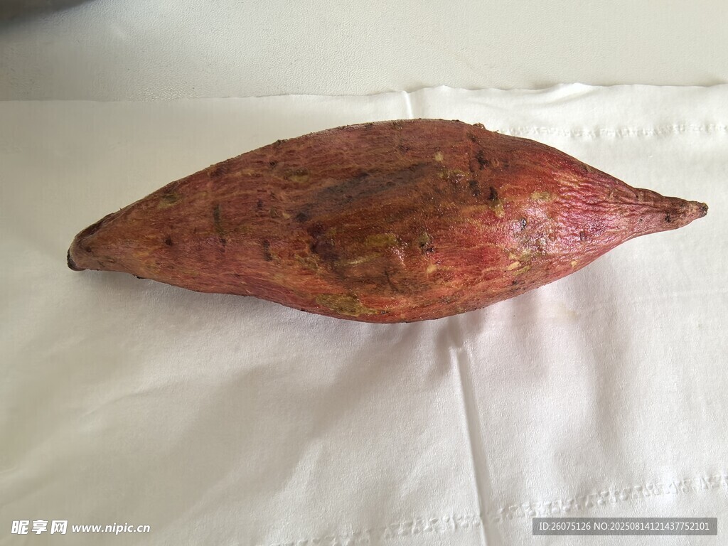新鲜烤红薯特写